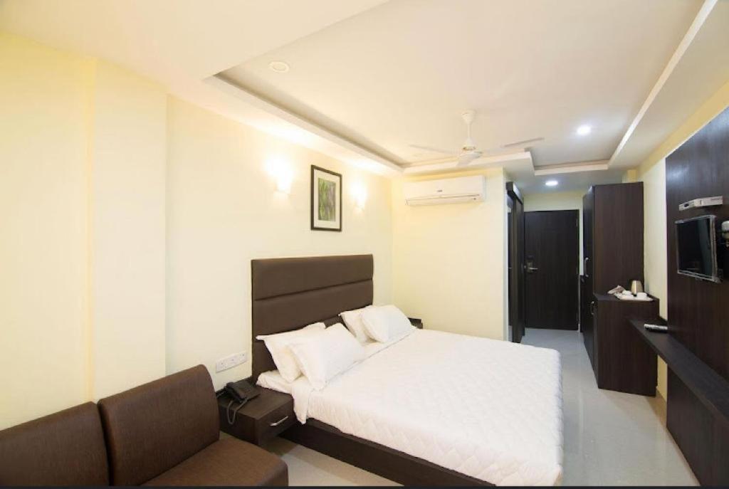 Hotel Ample Yard *